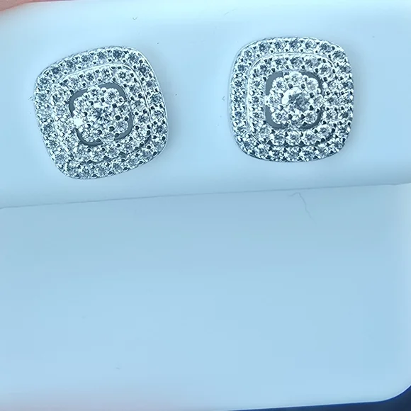 Moissanite 0.68 ct - Elegant 925 Sterling Silver Stud Earrings - Picture 8 of 8